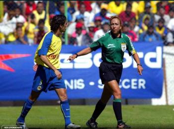 Pioneras del arbitraje femenino: Experiencia y desaf&iacute;os seg&uacute;n Vicky Tovar