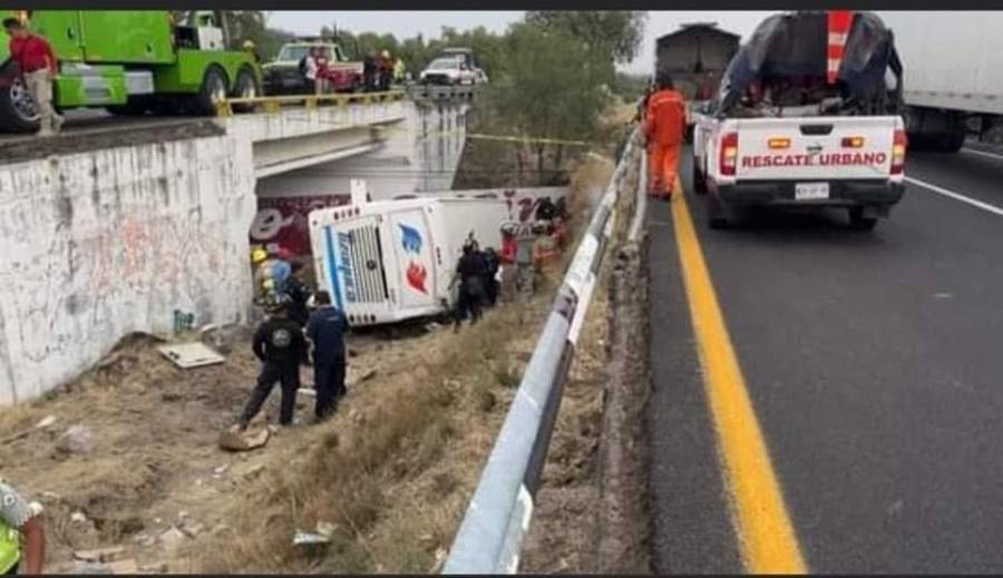 Varios lesionados dejó un accidente en la autopista México-Pirámides