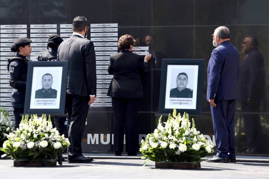 Gobierno del Estado de México rinde homenaje a policías caídos en cumplimiento de su deber