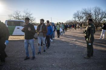 Tumultuoso d&iacute;a de decisiones sobre la Ley SB-4 y sus consecuencias en la frontera de Texas