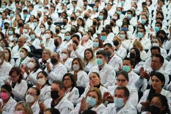 IMSS-Bienestar: Alistan convocatoria para contratar a 9 mil médicos especialistas