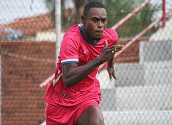 Futbolista colombiano Denis Beltr&aacute;n fallece en entrenamiento en Bolivia