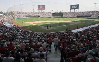 Diablos Rojos vence a Yankees con brillante actuación del dominicano Robinson Canó