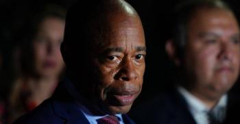 El alcalde de Nueva York, Eric Adams, cancel&oacute; su viaje a la frontera debido a preocupaciones de seguridad