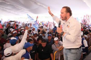 Santiago Taboada propone programa de empleo para migrantes y regularización de mototaxis en Tláhuac
