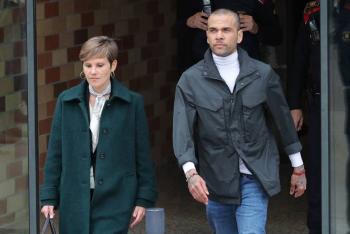 Dani Alves sale en libertad provisional en Espa&ntilde;a tras pagar millonaria fianza