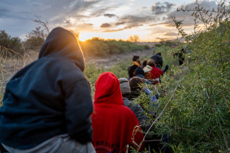 Corte de apelaciones de EE. UU. mantiene en suspenso ley antimigrantes de Texas en disputa con el gobierno federal