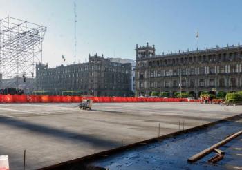 Martí Batres supervisa obras de peatonalización del Zócalo de la Ciudad de México y enciende iluminación primaveral