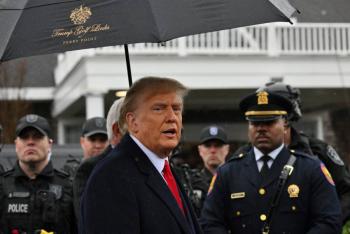 Trump vender&aacute; biblias para cubrir sus gastos de campa&ntilde;a