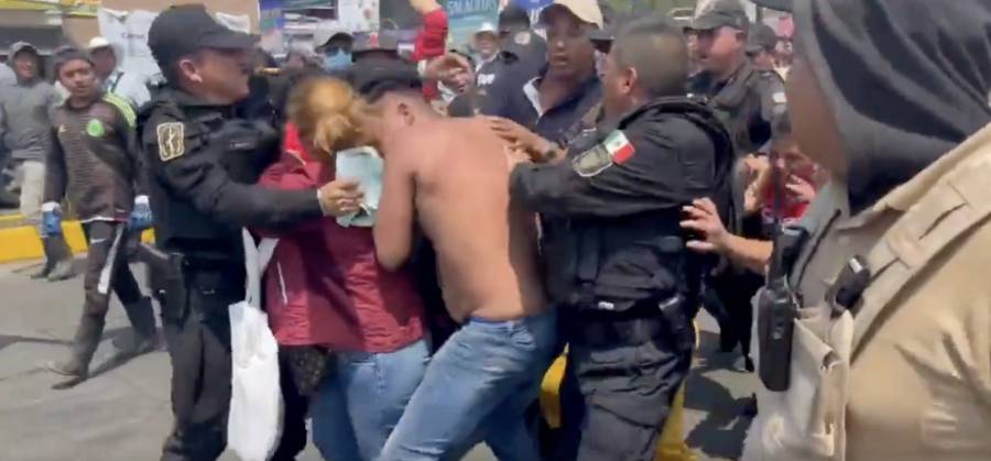 Golpean a presunto ladrón en la Nueva Viga en Iztapalapa; policías lo rescatan