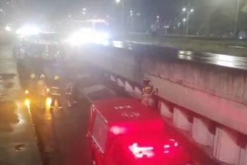 Volcadura de auto en deprimido de Bogot&aacute; deja al menos tres heridos