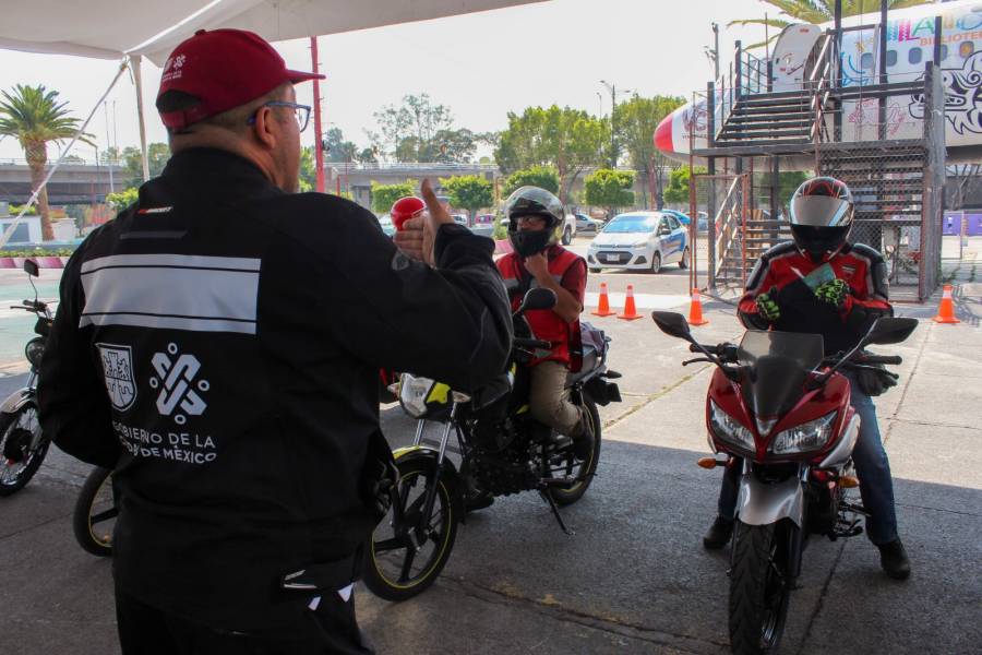 Cumple Motoescuela dos a&ntilde;os de instruir a motociclistas para fortalecer la seguridad vial