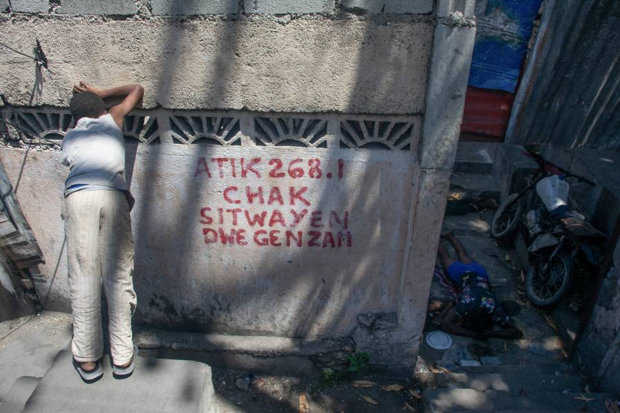 Bandas armadas y policías se enfrentan en el centro de Puerto Príncipe