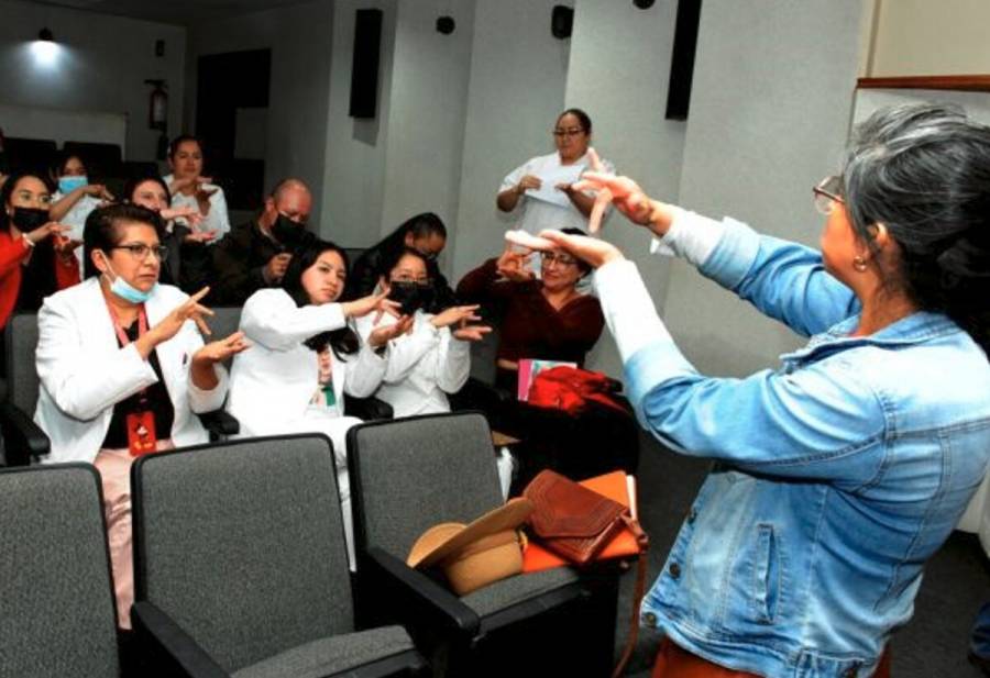 Capacita DIFEM a personal médico, administrativo y de protección civil en lengua de señas