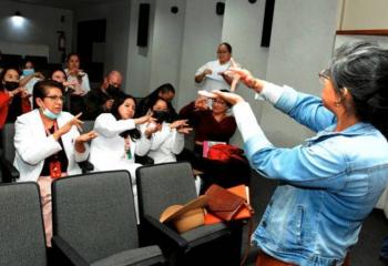 Capacita DIFEM a personal m&eacute;dico, administrativo y de protecci&oacute;n civil en lengua de se&ntilde;as