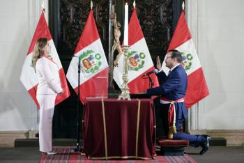 Fiscalía de Perú amplía investigación a presidenta por 