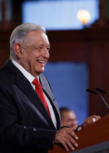 AMLO dice que se sintió “feliz, feliz”, al conocer la reducción de pobreza en México