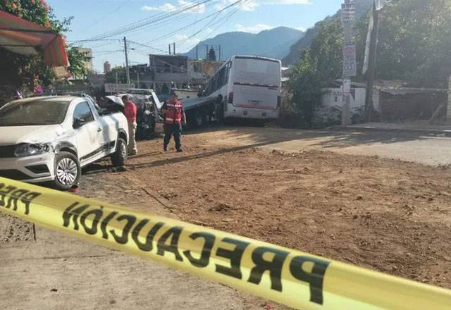 Accidente de autobús en Malinalco deja tres muertos y más de 30 lesionados