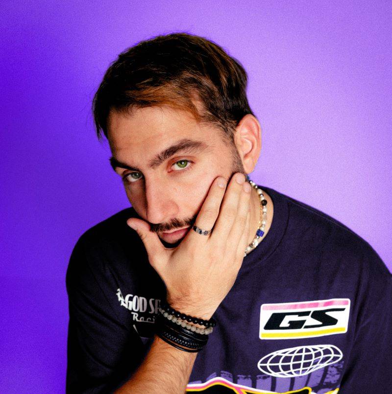 Tres Dedos, el ecuatoriano de moda, estrena EP, despu&eacute;s de su remix con Nacho