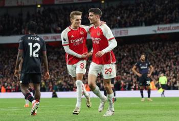 Arsenal se pone líder en la Premier League; Manchester City tritura al Aston Villa