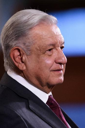 AMLO llama a due&ntilde;os de medios a no participar en guerra sucia