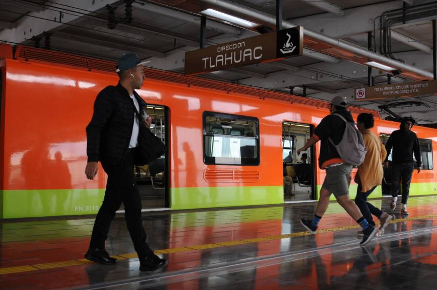 Usuarios reportan retrasos y saturaci&oacute;n en la L&iacute;nea 12 del Metro de la CDMX