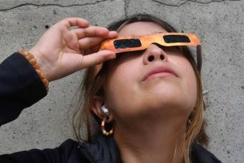 Ssa advierte sobre peligro de observar de forma directa eclipse de sol del 8 de abril