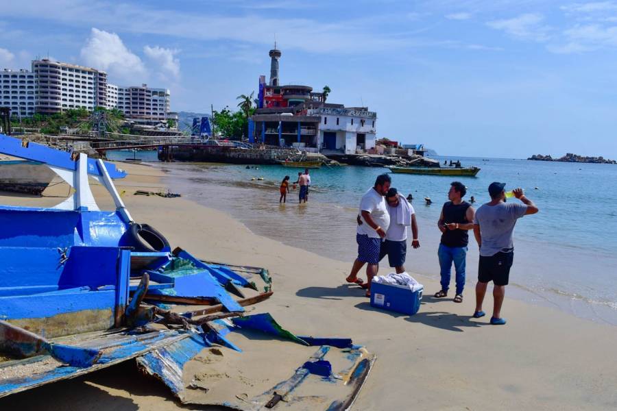 Incidente entre turistas y comerciantes desata pelea en la playa de Caleta de Acapulco