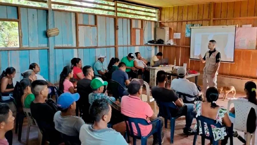 Ministerio de Defensa sensibiliza a comunidades ind&iacute;genas sobre minas antipersonal en el Vaup&eacute;s