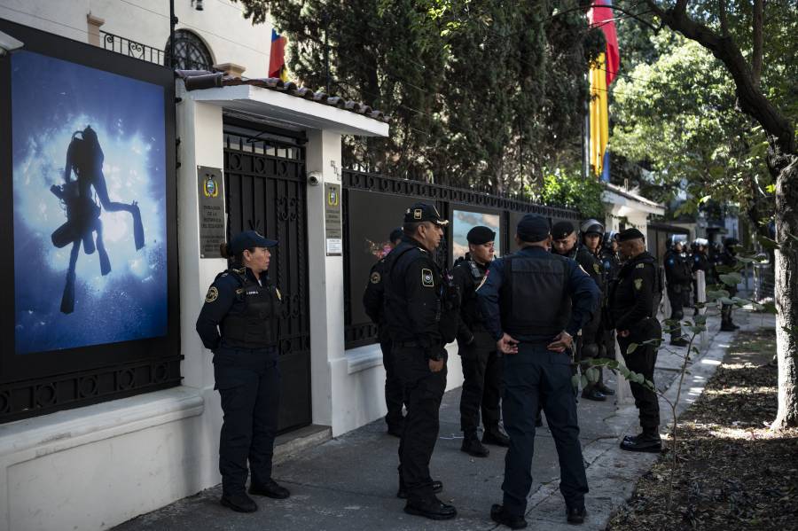 Aliados de izquierda defienden a México tras asalto a embajada en Quito