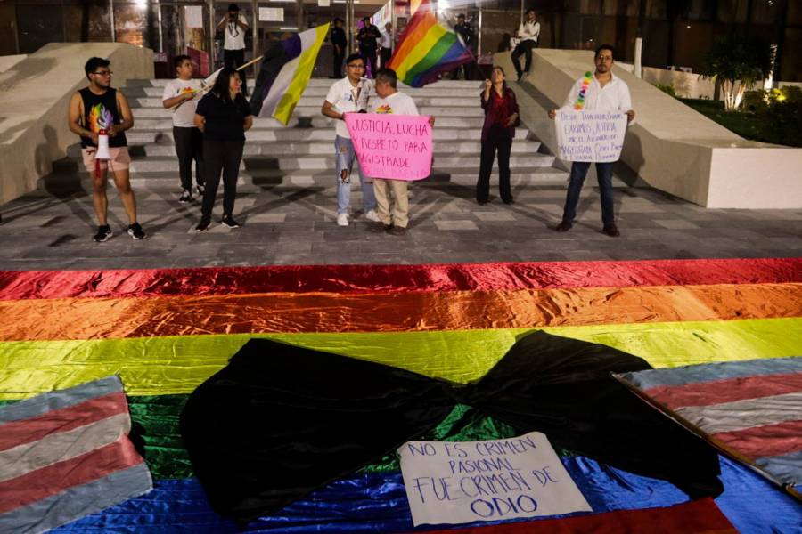 Candidato de la coalición PAN-PRI-PRD en Iztacalco firma acuerdo con la comunidad LGBTTIQ+ para apoyar sus necesidades