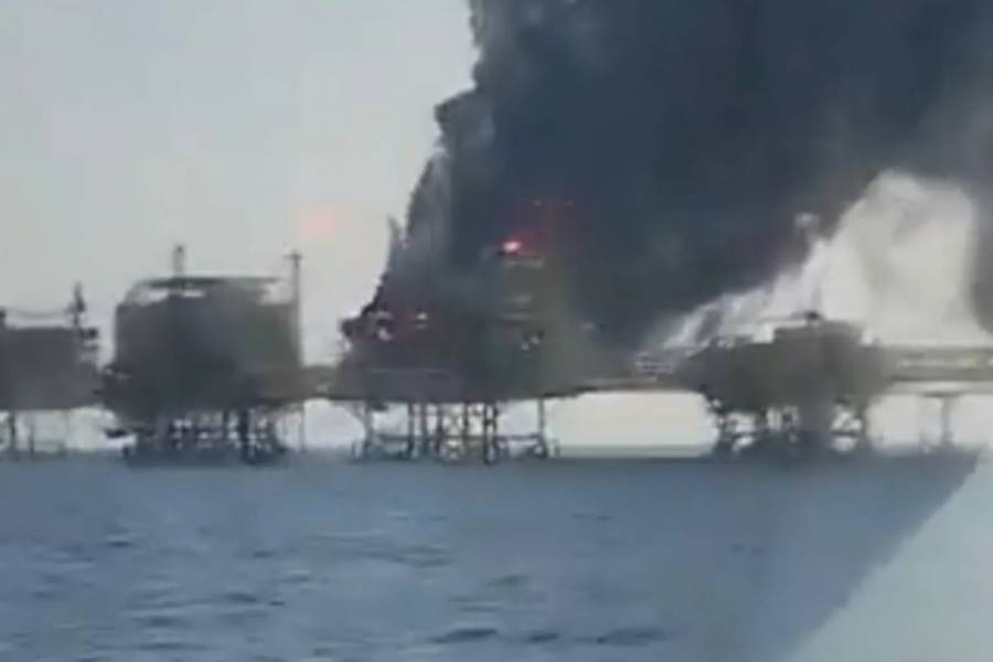 Reportan incendio en plataforma marina de Pemex en la Sonda de Campeche
