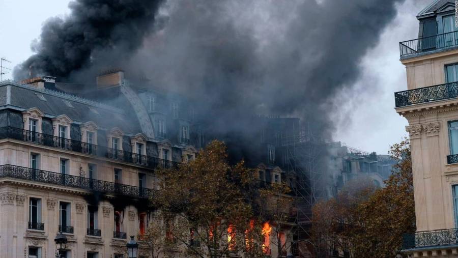Tres personas fallecen en incendio en edificio del distrito 11 de París