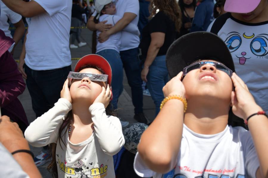 Ciencia, robótica y eclipse en Nezahualcóyotl