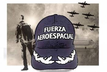 Fuerza Aérea gastó casi mil millones en gorras e insignias que no puede usar
