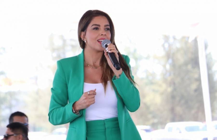 Ruth González se compromete a extender la vía alterna hasta el Eje 140