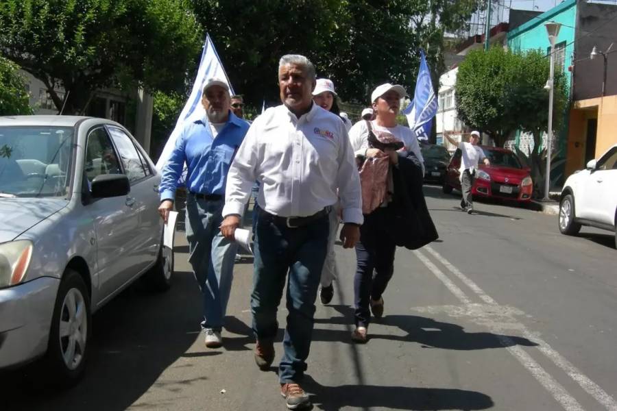 Candidato a Iztacalco promete combatir invasión de viviendas en la demarcación