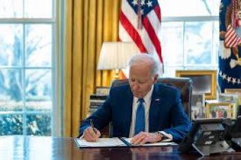 Joe Biden impulsa pol&iacute;ticas de cuidado infantil y familiar en Estados Unidos