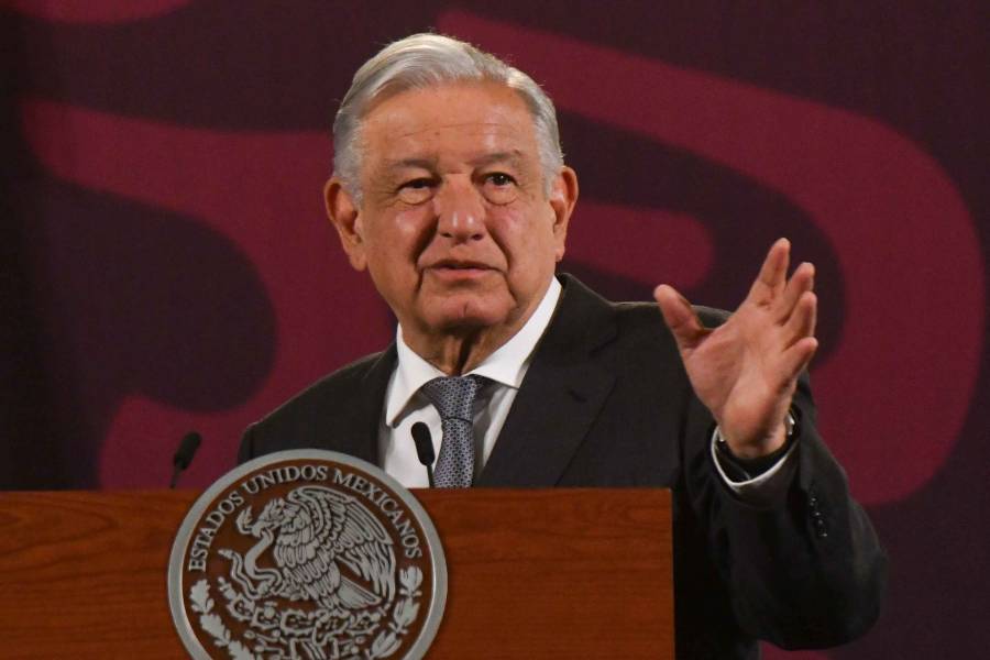 El INE rechaza suspender conferencias mañaneras de AMLO tras solicitud de oposición