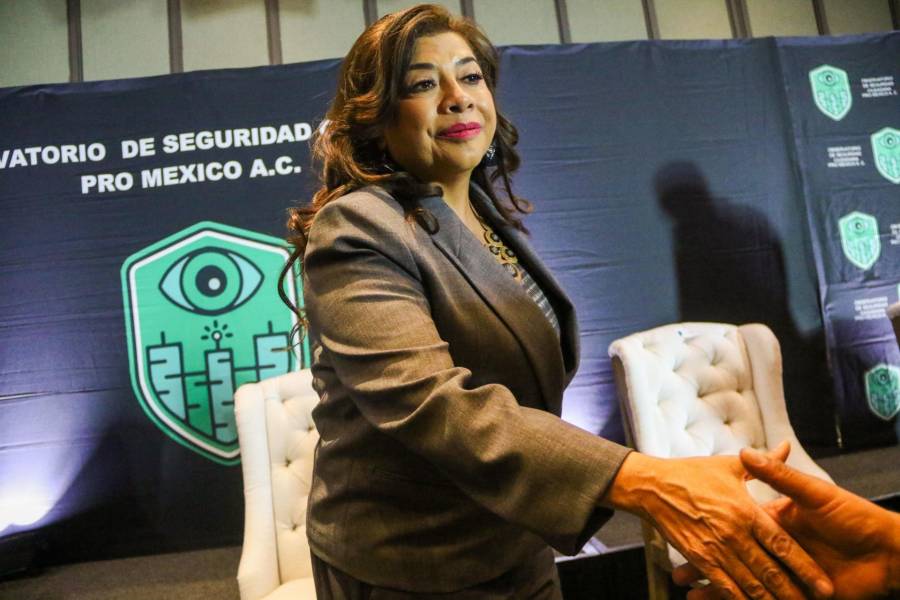 Clara Brugada promete nuevo hospital para policías en encuentro con Coparmex