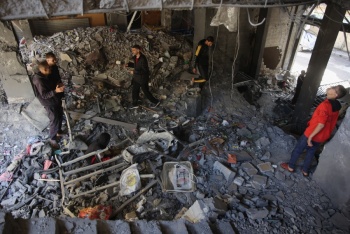 Israel bombardea Gaza de nuevo y se mantiene alerta por la amenaza iran&iacute;