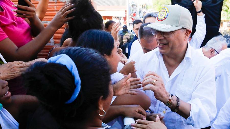 Petro pide a congresistas salvar la reforma a la salud