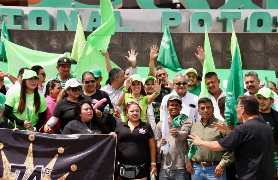 Ruth González encabeza caravana de apoyo con transportistas en SLP