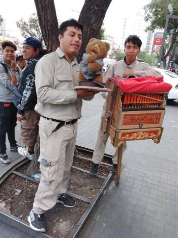 Historias en el Metro: Oso organillero