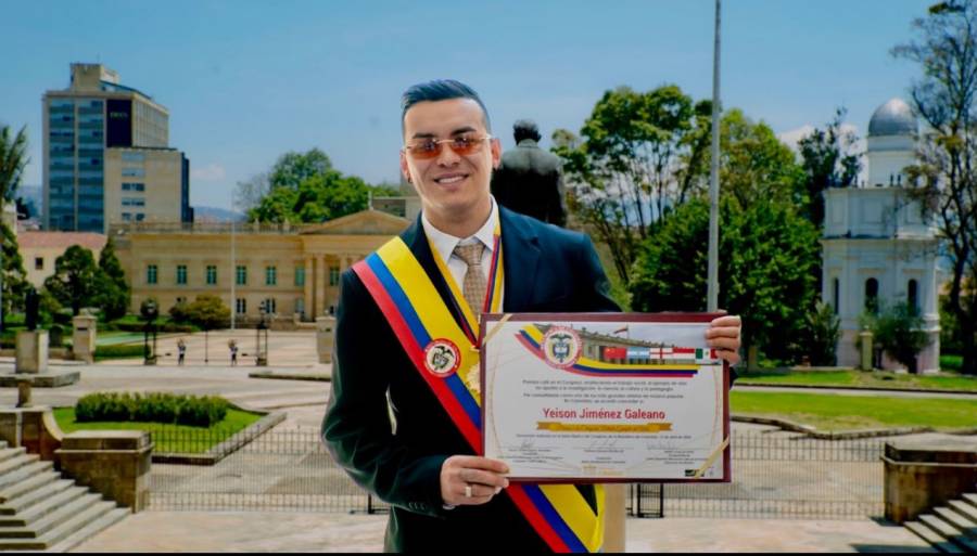 Congreso de Colombia condecora a Yeison Jiménez como artista ejemplo de vida