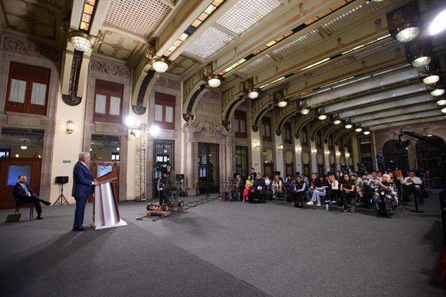 AMLO reprocha a CJF investigaci&oacute;n contra Zald&iacute;var