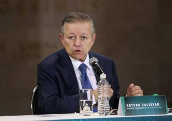 Arturo Zaldívar agradece respaldo de AMLO y acusa 