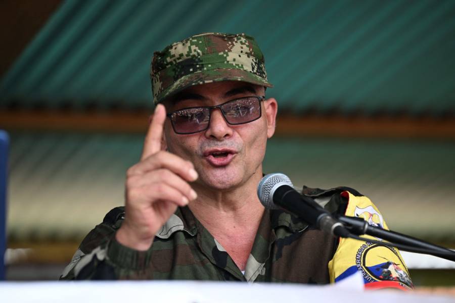 L&iacute;der de la principal disidencia de FARC abandona las negociaciones de paz en Colombia