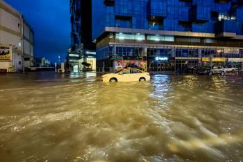 Las lluvias torrenciales provocan caos e inundaciones en Dub&aacute;i