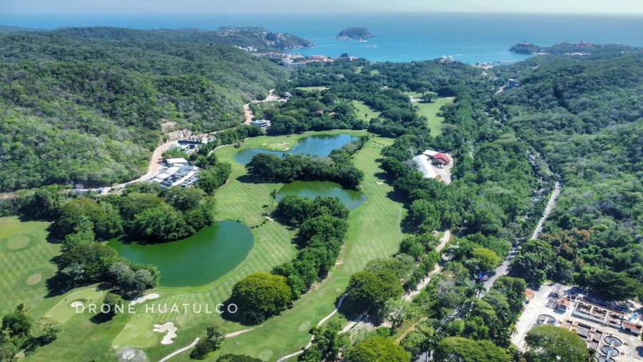 Retiran sellos de clausura en campo de golf de Huatulco de Salinas Pliego